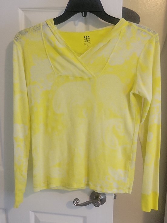 Title nine Tops - Title Nine SzSm Sheer Yellow Floral Long Sleeve V-Neck Hoodie Tee